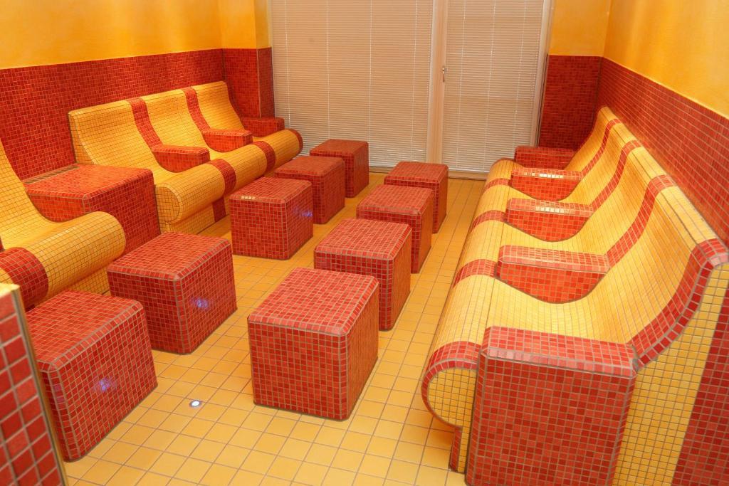 莱昂哈德酒店 莱奥冈 外观 照片